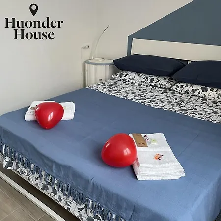 Holiday home Huonder House